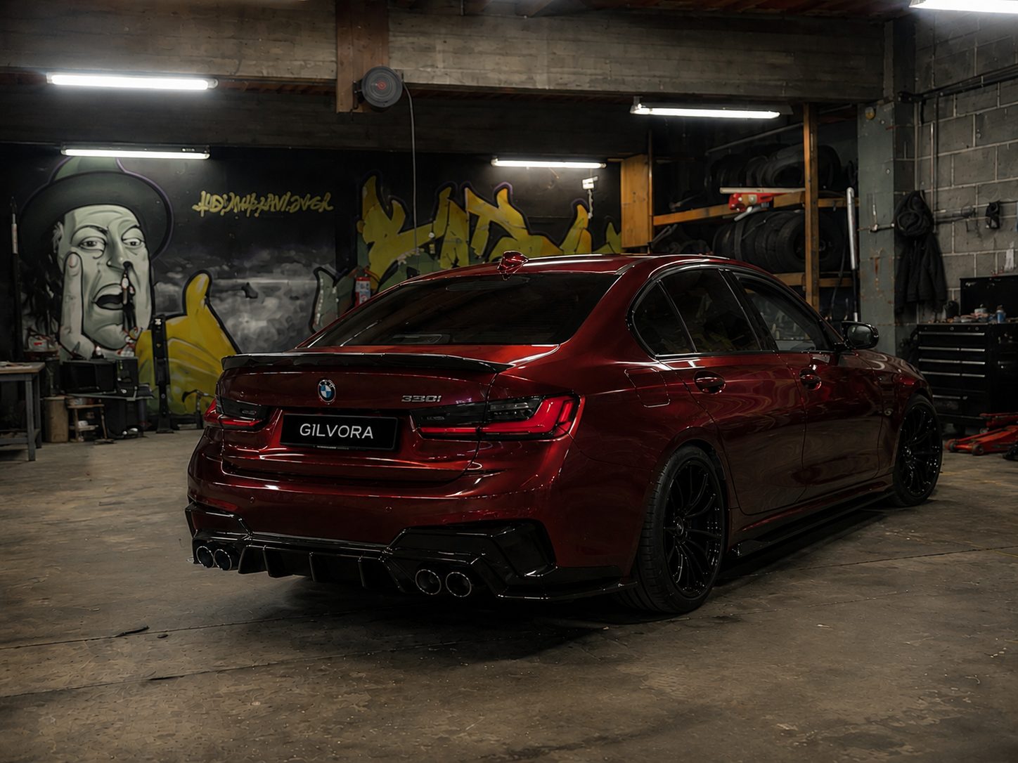 BMW 330i met bodykit, diffuser en spoiler